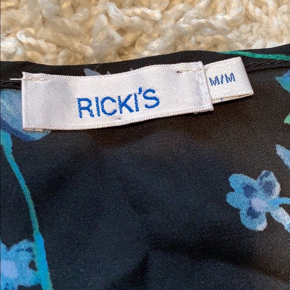 Flowy, Flutter-Sleeved Cold Shoulder Top - Picture 3 of 7